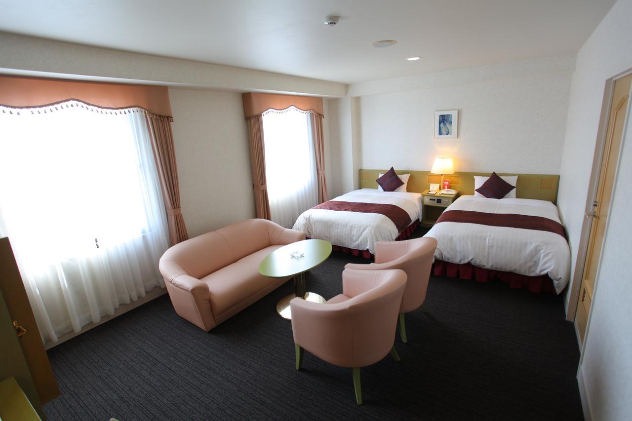 Hotel Verfort Hyuga Exteriör bild