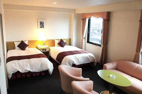 Hotel Verfort Hyuga Exteriör bild